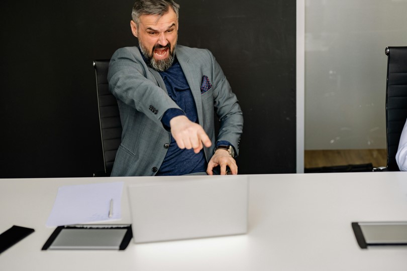 كواليس الانتقاد الخاطئ